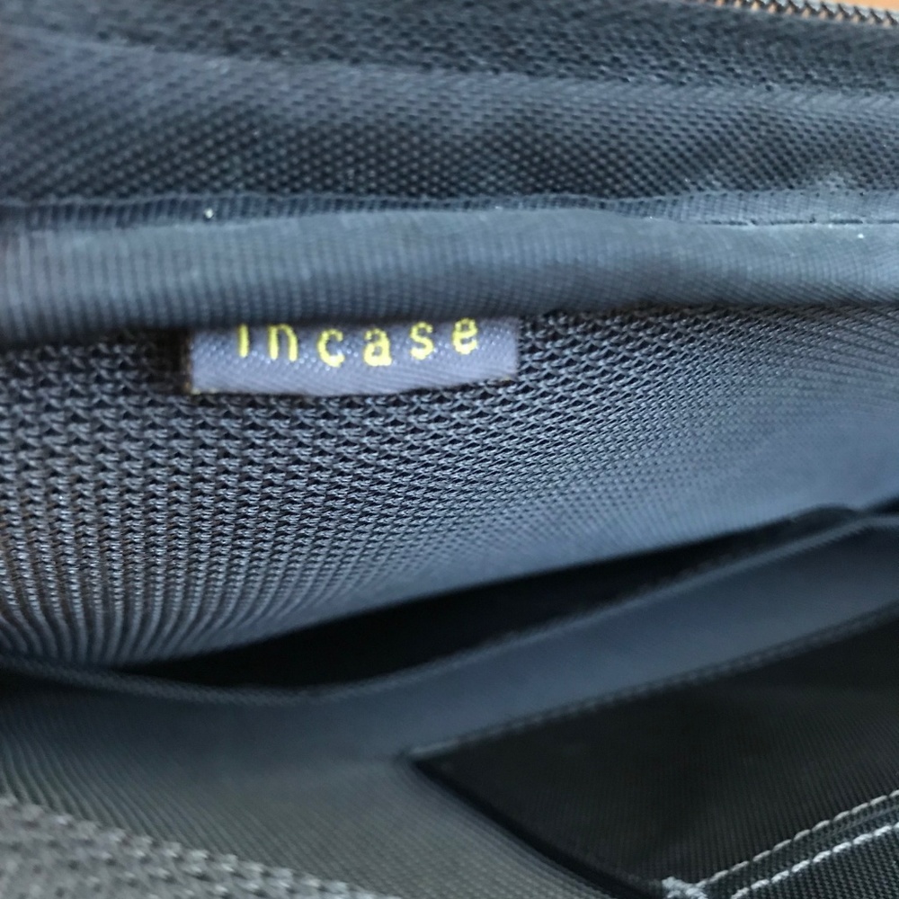 INCASE Nylon Bag - Picture 7 of 8